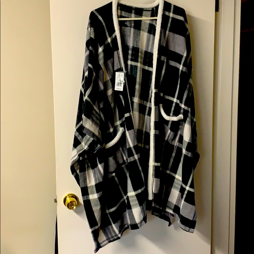 Cuddle Duds Black White Plaid Sleep Wrap